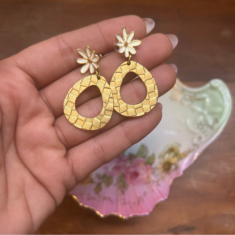 Madewell Enamel Daisy Checkerboard Drop Statement Earings